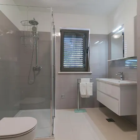 Front In Apartman *