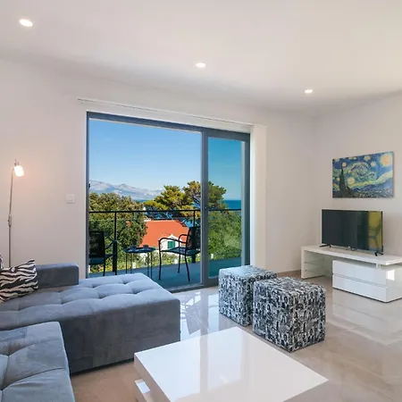 Apartman Front In
